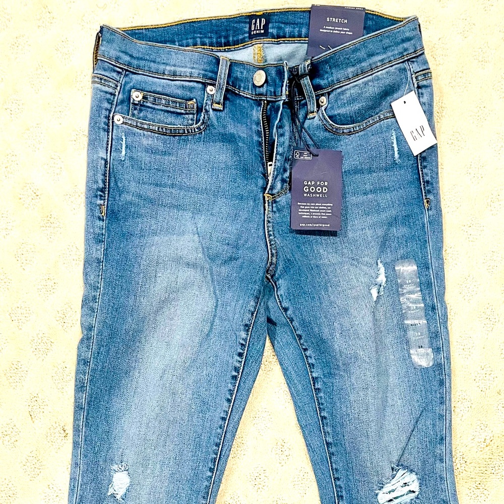 Gap true skinny NWT light blue distressed jeans